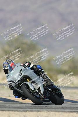 media/Jan-15-2026-Racers Edge (Thu) [[dfebeb70ab]]/2-A Group/Session 5 (Turn 5)/